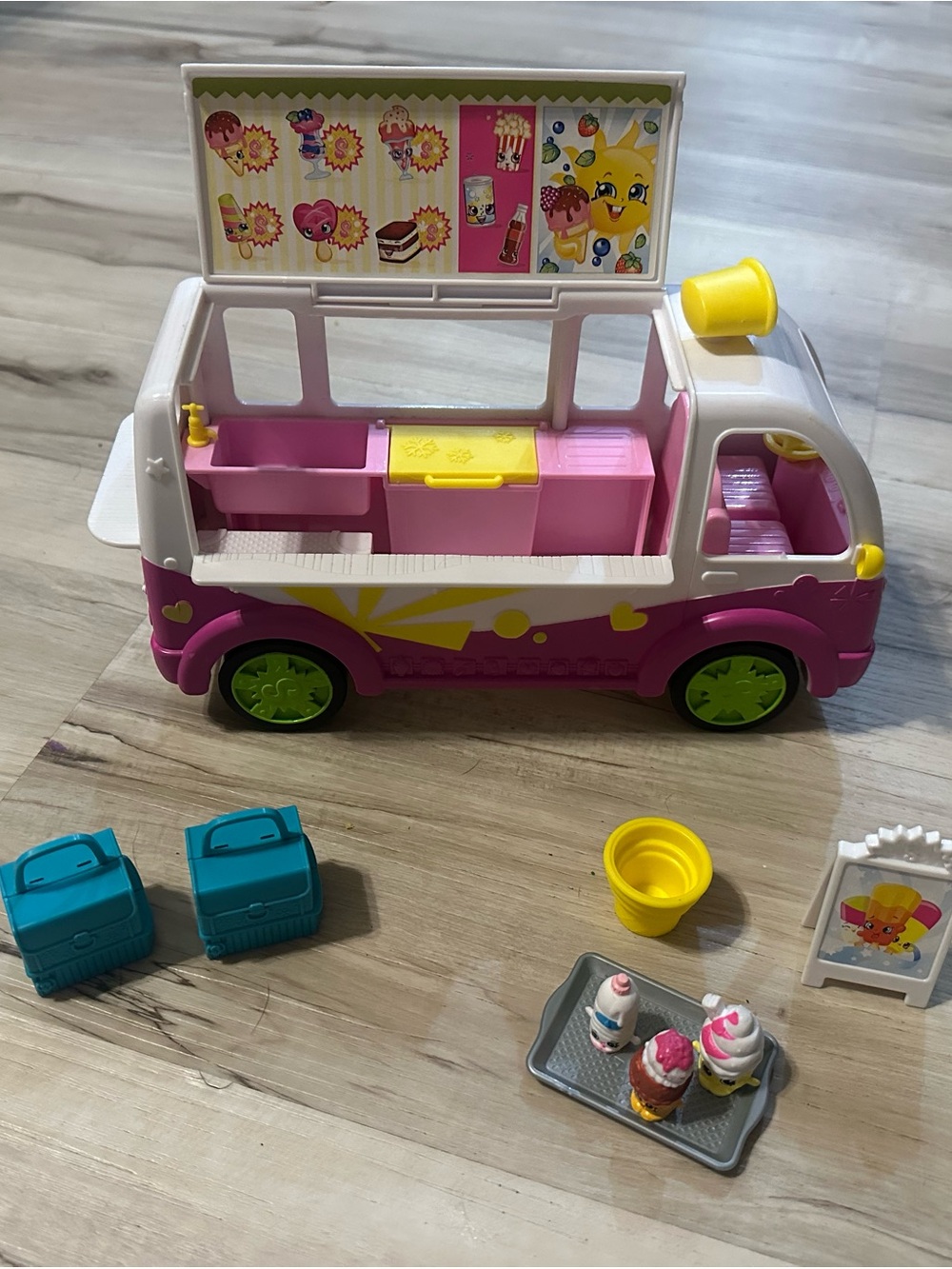 Shopkins Shoppies Ice Cream Truck Food Van Playset w/ Accessories & Shopkins